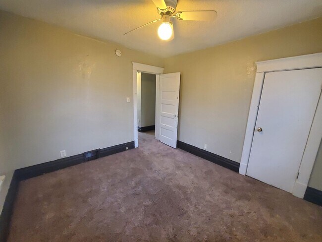 Building Photo - FOR RENT- 327 Webster- HUGE yard- pets ok!