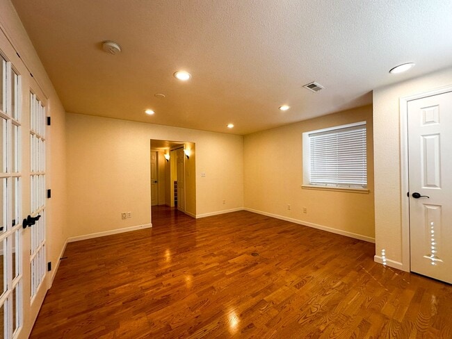 Building Photo - Luxurious Castle Pine living awaits!