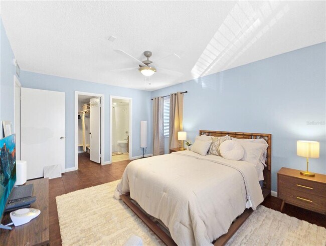 Building Photo - 553 Fairways Cir