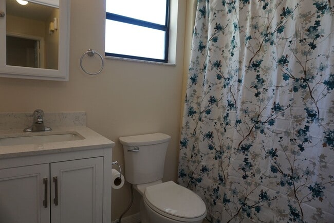 Building Photo - Clermont 2/2 Duplex with Lakeview