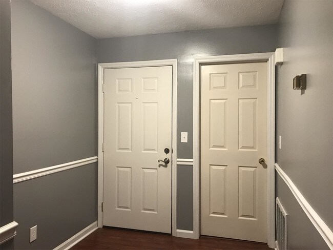 Building Photo - 979 Stewarts Creek Dr