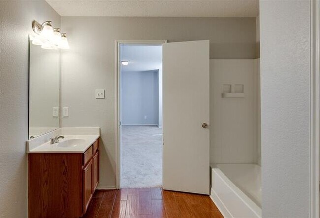 Building Photo - 3821 Bandera Ranch Rd
