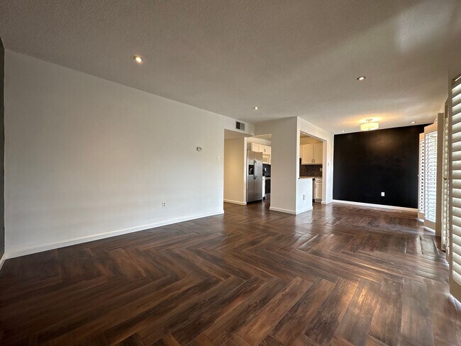 Building Photo - 4800 N Stanton St