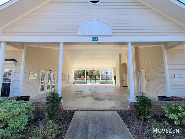 Building Photo - 713 Clearwater Ct
