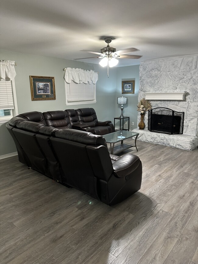 Building Photo - 236 Pine Ridge Dr