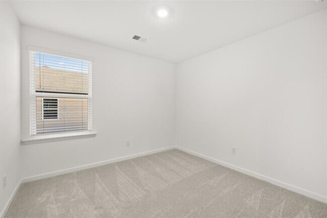 Building Photo - 874 Evergreen Rd