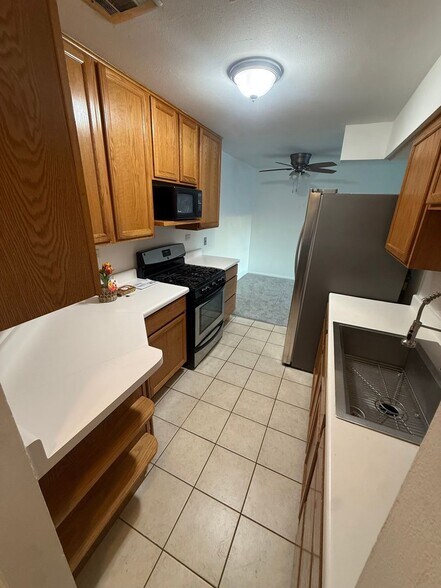 Building Photo - 1375 Rebecca Dr