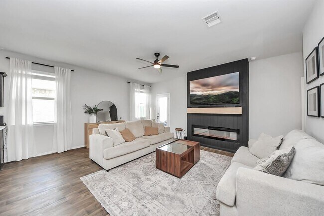 Building Photo - 5426 Clover Blossom Ln