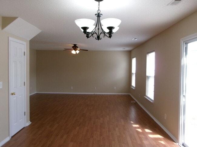 Building Photo - 3 bedroom, 2.5 bath home located in Bellegrove Preserve