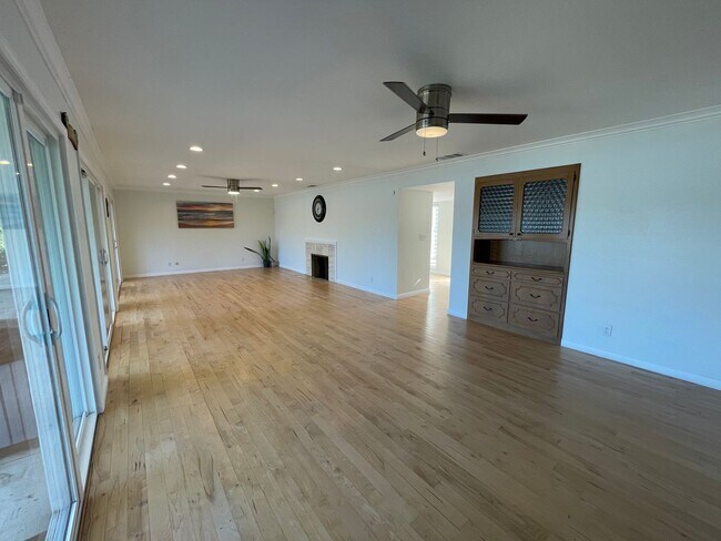 Building Photo - 6520 Havenside Dr