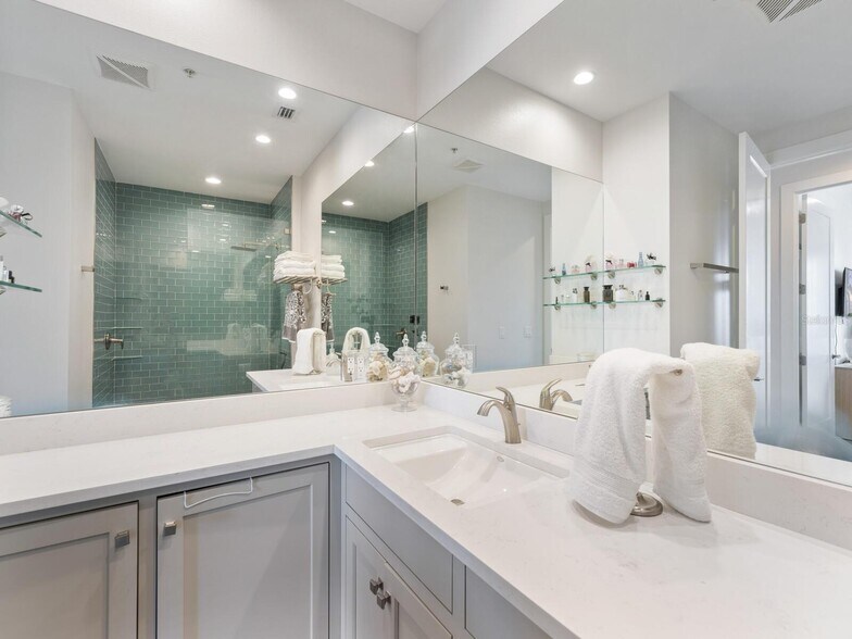 Building Photo - 750 N Tamiami Trl