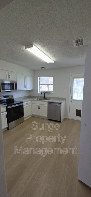 Building Photo - 227 Vista Way