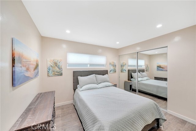 Building Photo - 216 Collins Ave