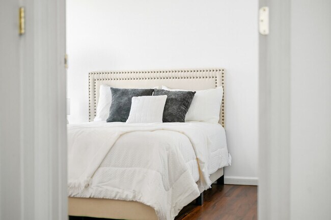 Building Photo - 2386 Meadow Bend Dr