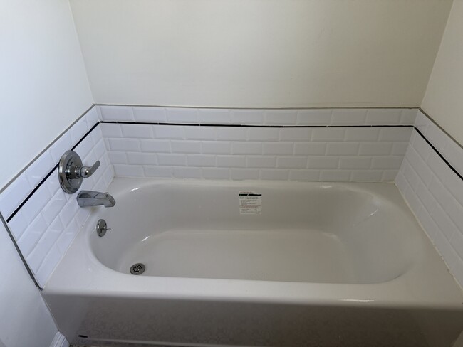 Building Photo - 408 N Doheny Dr