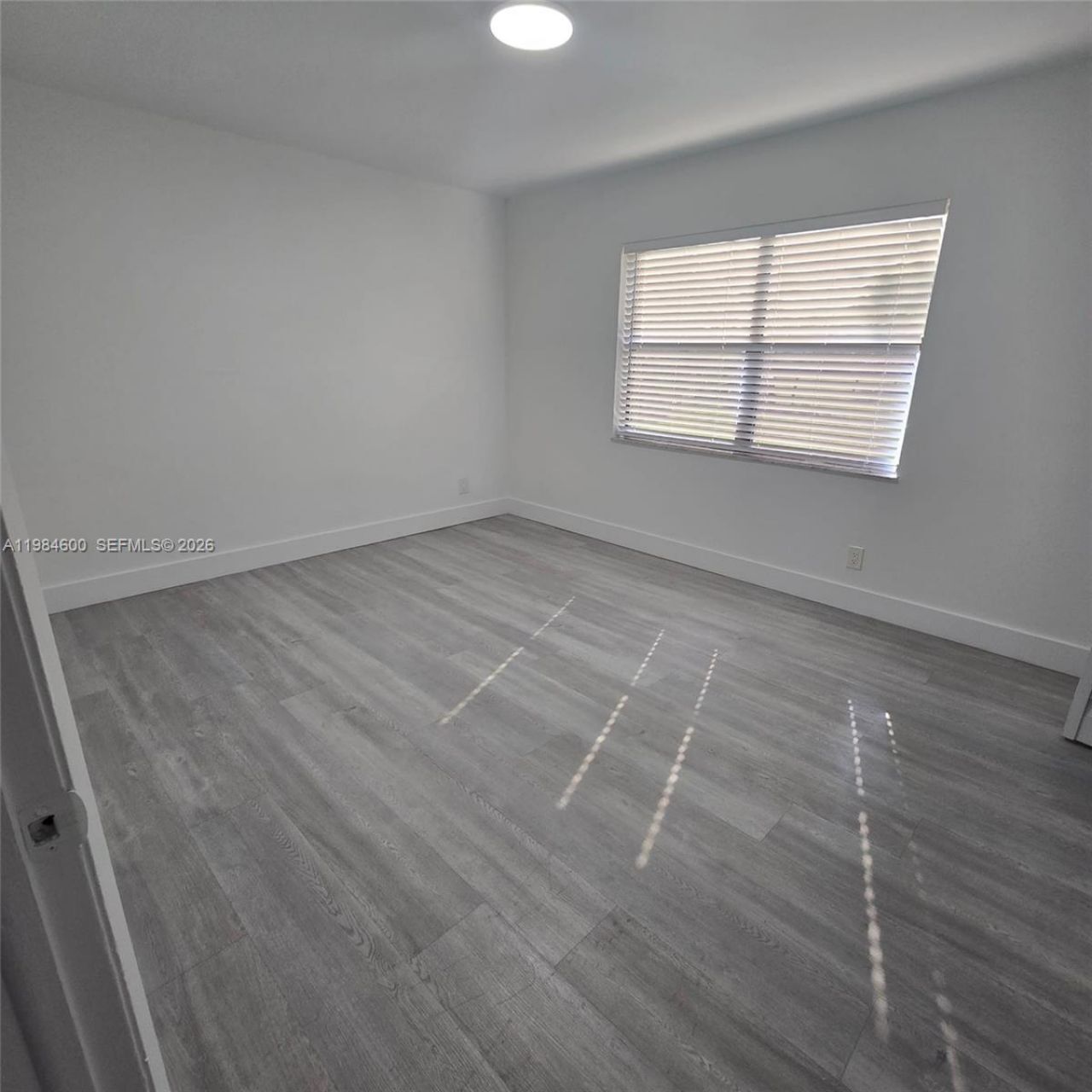 Building Photo - 10020 Winding Lake Rd