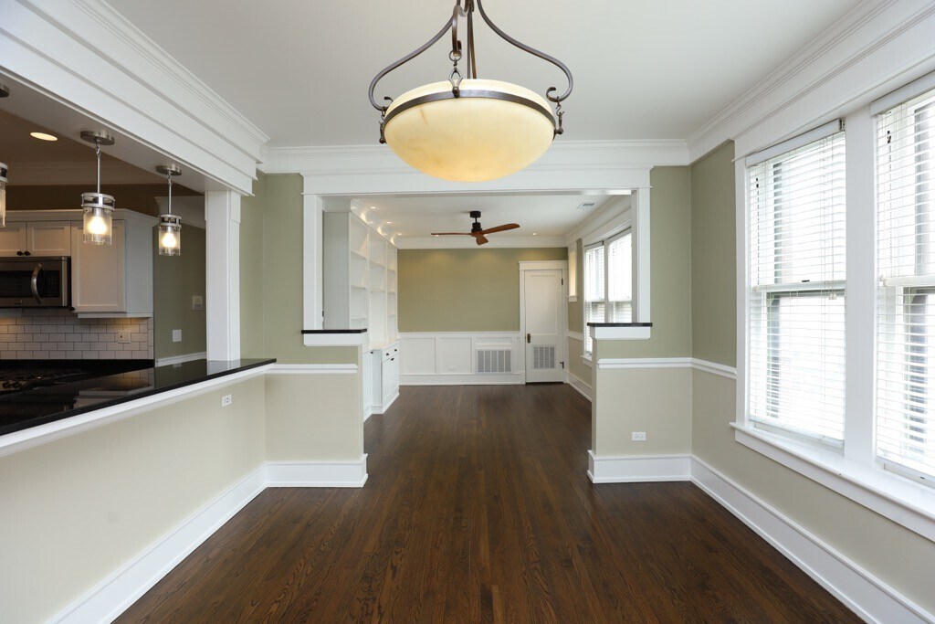 Building Photo - 3837 N Damen Ave