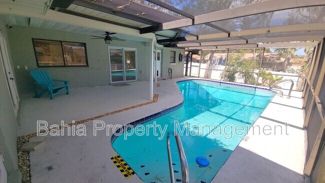 Building Photo - 215 Meadowcross Dr