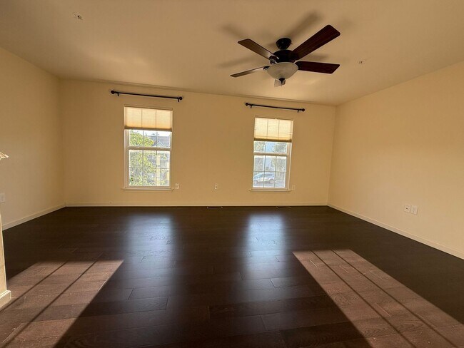 Building Photo - 136 Kestrel Ln