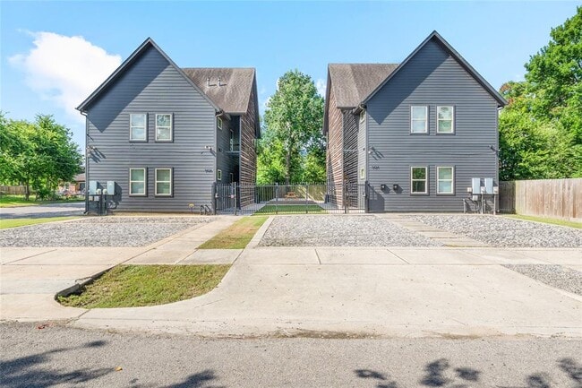 Building Photo - 3424 Tuam St