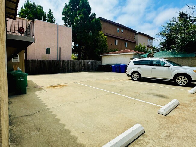 Building Photo - GREAT LOCATION! POINT LOMA 2BD/1.5BA TOWNH...