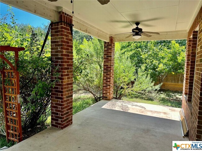 Building Photo - 413 Hunters Hill Dr