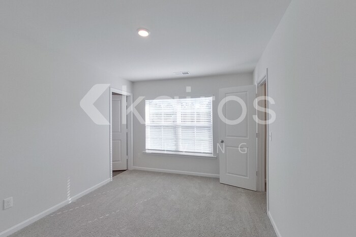 Building Photo - 2541 Banyon Cir