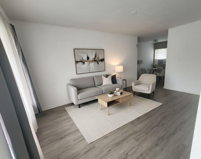 Building Photo - 664 W 2nd St