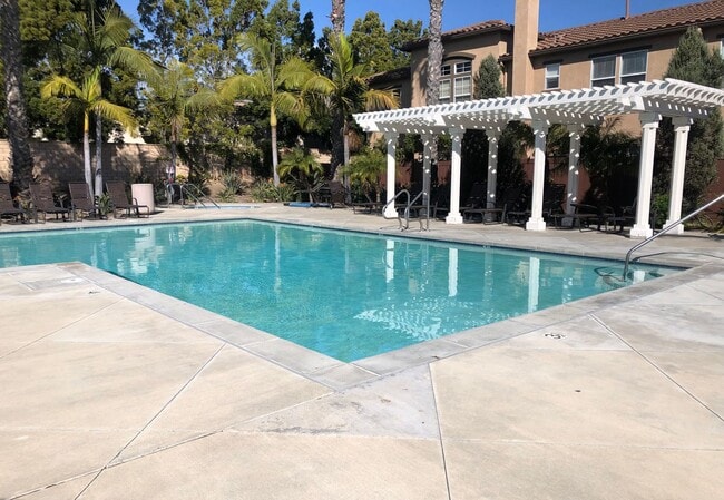 Building Photo - Charming Condo in Oceanside