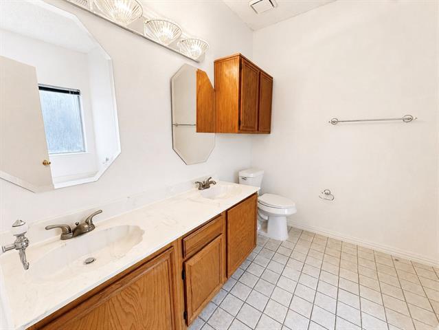 Building Photo - 824 Elm Falls Pl