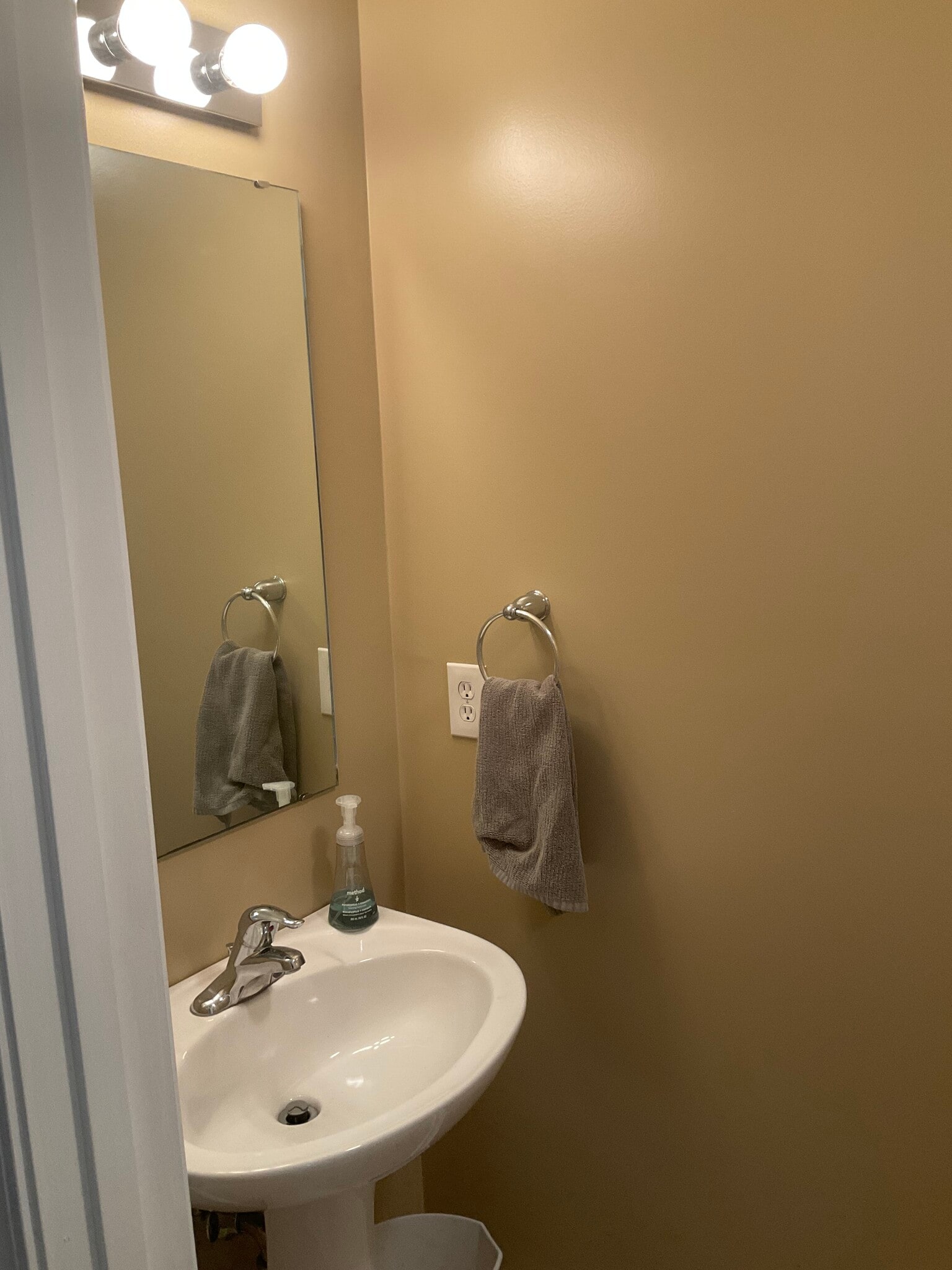 Building Photo - 114 Sutherland Dr