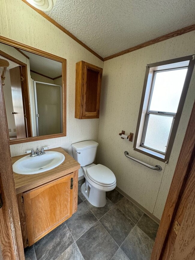 Building Photo - Pet Friendly 2bdrm, 2 bath home in the Cou...