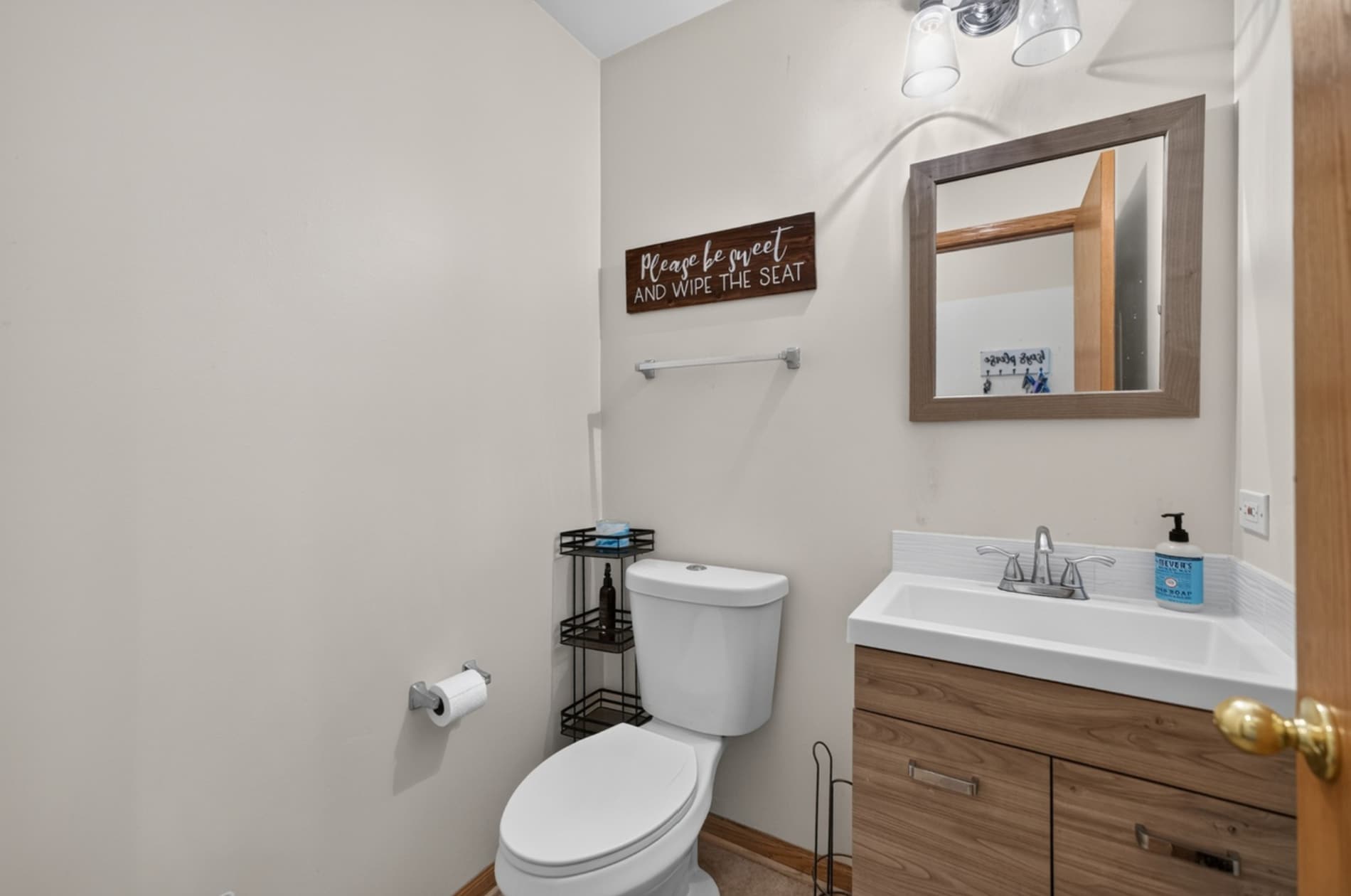 Building Photo - 949 Tanager Ct