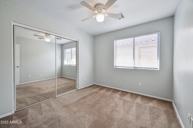 Building Photo - 808 W Roeser Rd