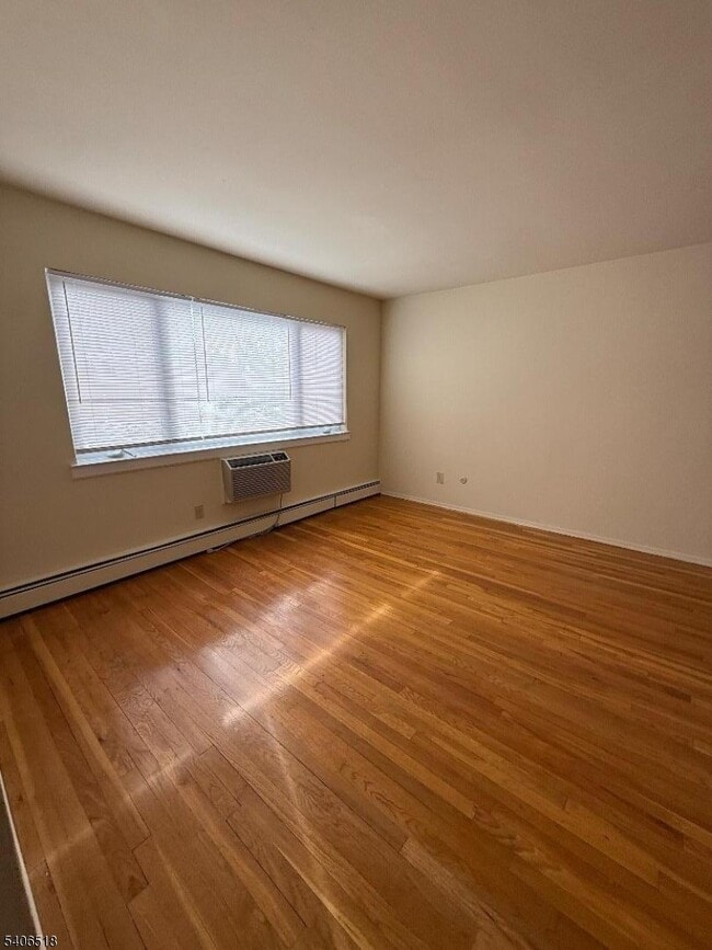 Building Photo - 573 Broughton Ave