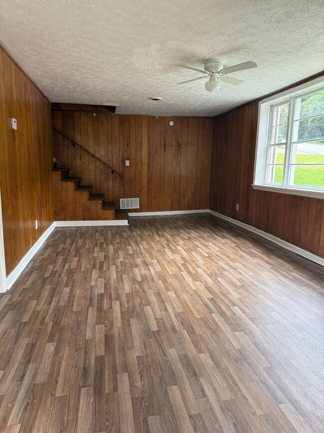 Building Photo - 8195-8195 Spillers Dr SW