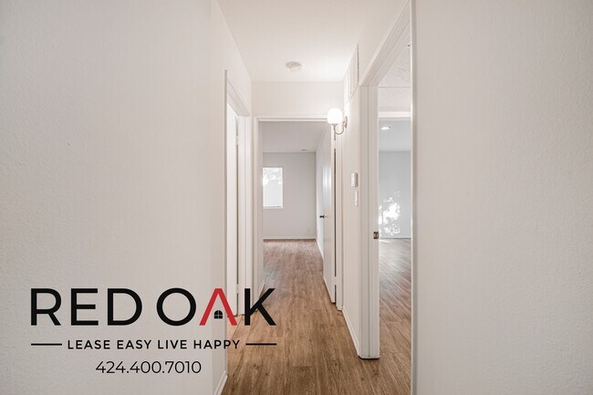 Building Photo - 13444 Moorpark St