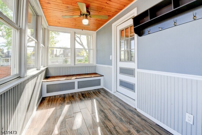 Building Photo - 72 Colonial Dr