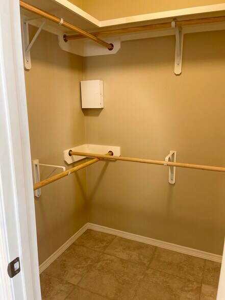 Walk in closets - 3604 Fairmont Ave