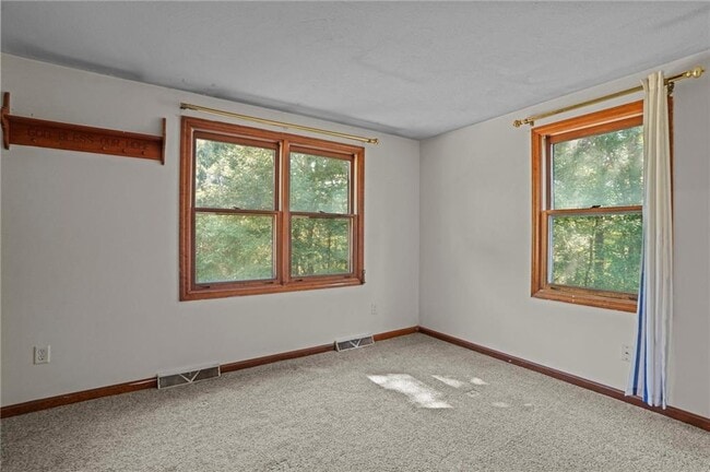 Building Photo - 125 Lewis Farm Rd