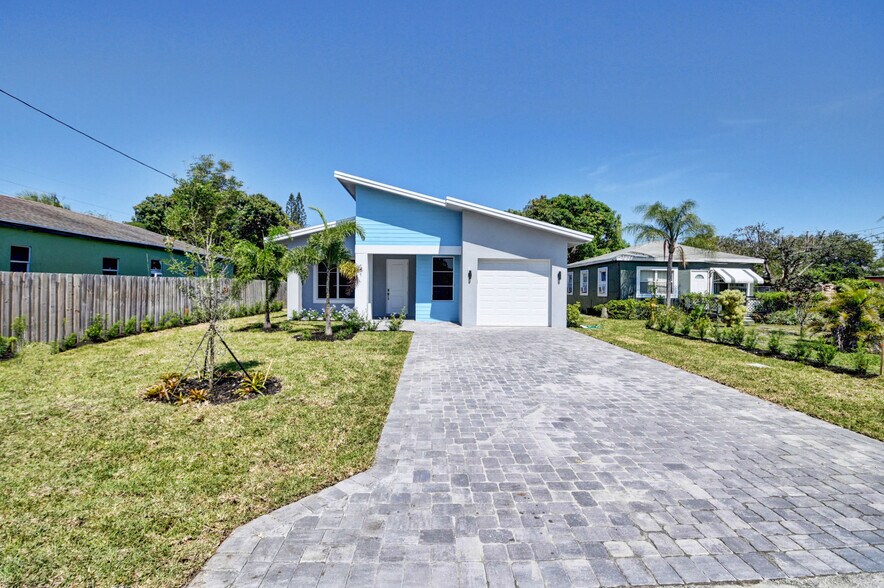 Primary Photo - 127 NW 9th Ave