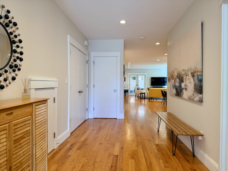 Building Photo - 13 Cottage Ave