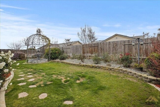 Building Photo - Charming NW Home with 3-Car Garage in Desirable Neighborhood