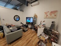 Building Photo - Large 1 bedroom newly renovated apartment ...