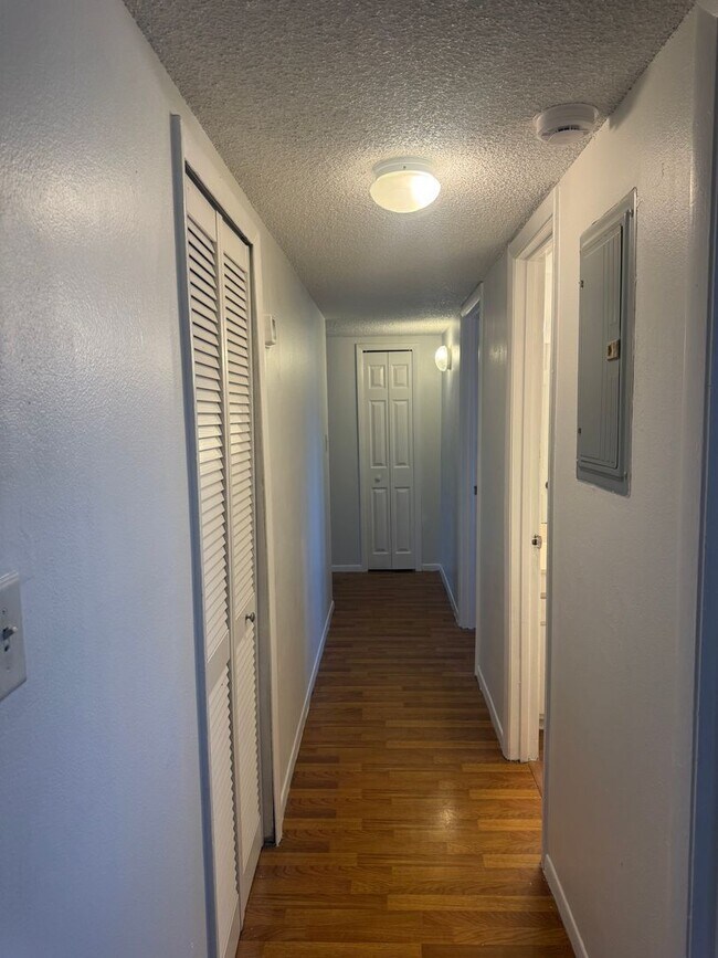 Building Photo - 861 Sky Lake Cir
