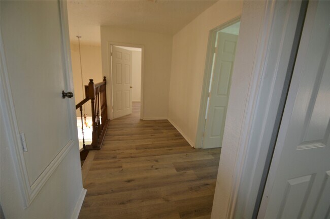 Building Photo - 12410 Meadow Briar Dr