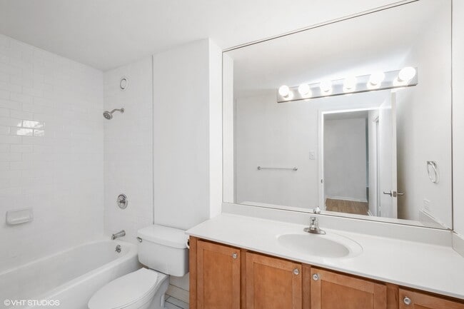 Building Photo - 211 E Ohio St