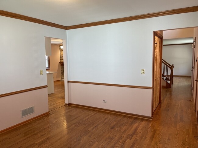 Building Photo - 601 Barbary Ln
