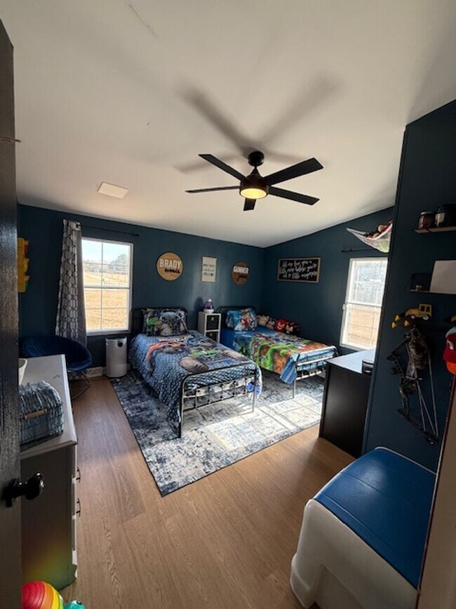 Building Photo - Room to Roam