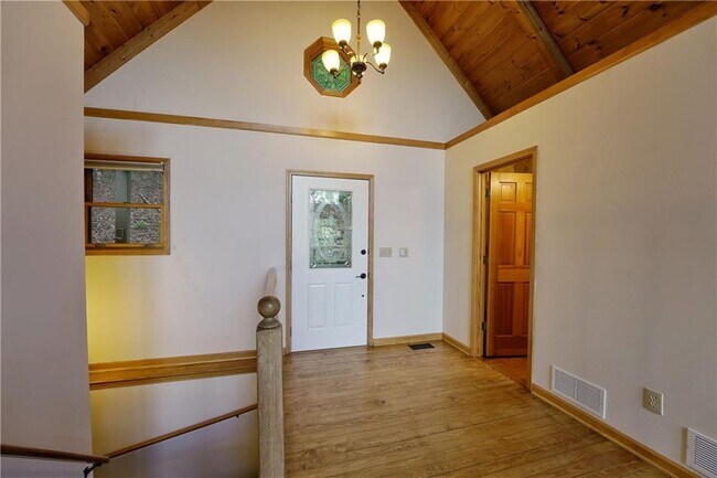 Building Photo - 127 Columbine Dr